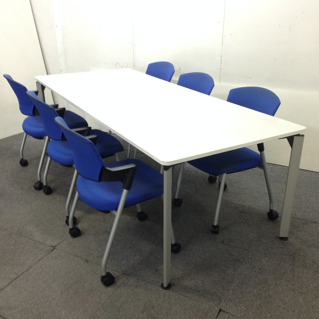 【お買い得なセット販売☆】ホワイトテーブル×チェアの組み合わせ！！【限定１セット】【AK在庫】
                         DEシリーズ(De)
                                    中古
            