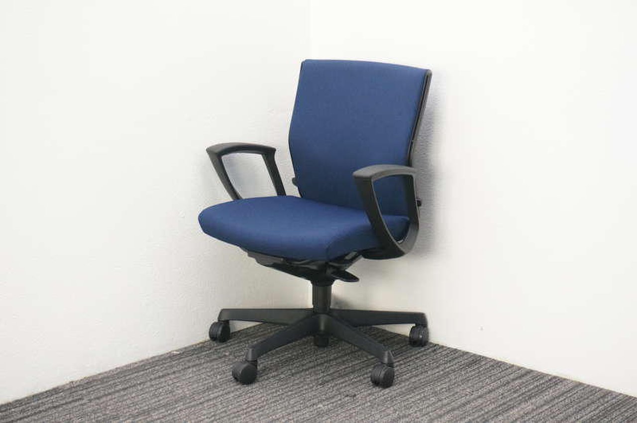 【2017/2018年製】｜【オフィスチェア】｜【事務椅子】｜肘付き｜【地方倉庫在庫】【T1】
                        エスクード
                                    中古
            