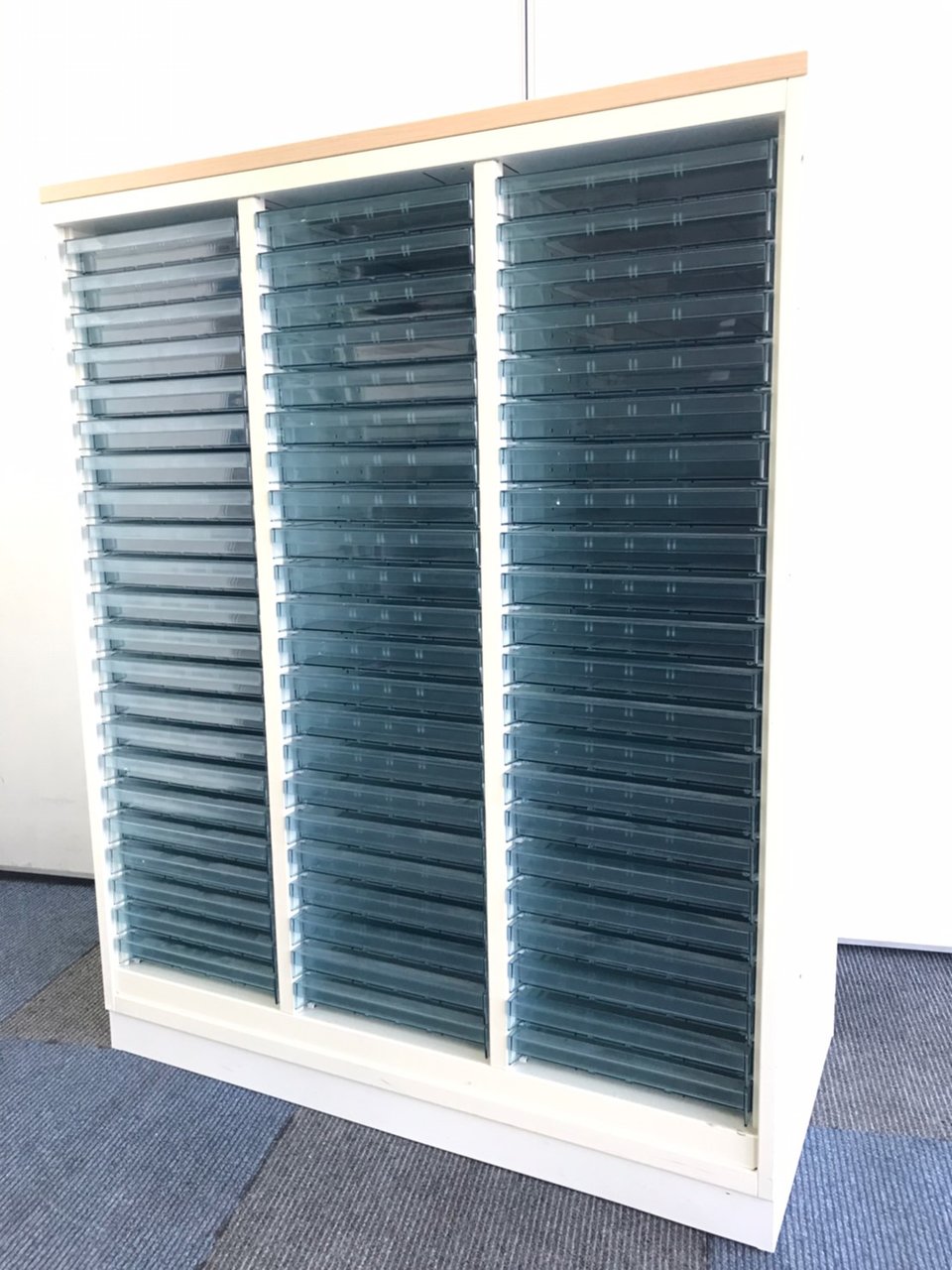 【日焼けがございます】伝票や封筒の整理にオススメ
                        エディア 
                                    中古
            