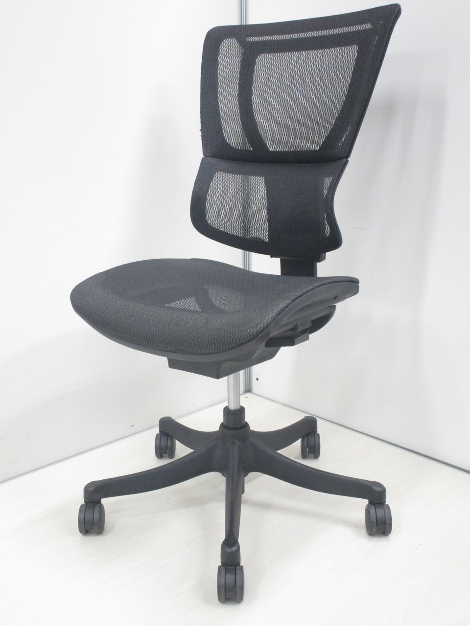 【メッシュ部分に擦れがある為特価品！】中古での入荷は激レア！エルゴヒューマンのメッシュチェア！
                        スマート 
                                    中古
            