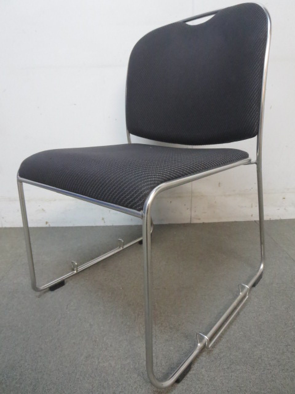 ■スタッキングチェア　ブラック　■重ねてコンパクトに収納！
                        その他シリーズ
                                    中古
            