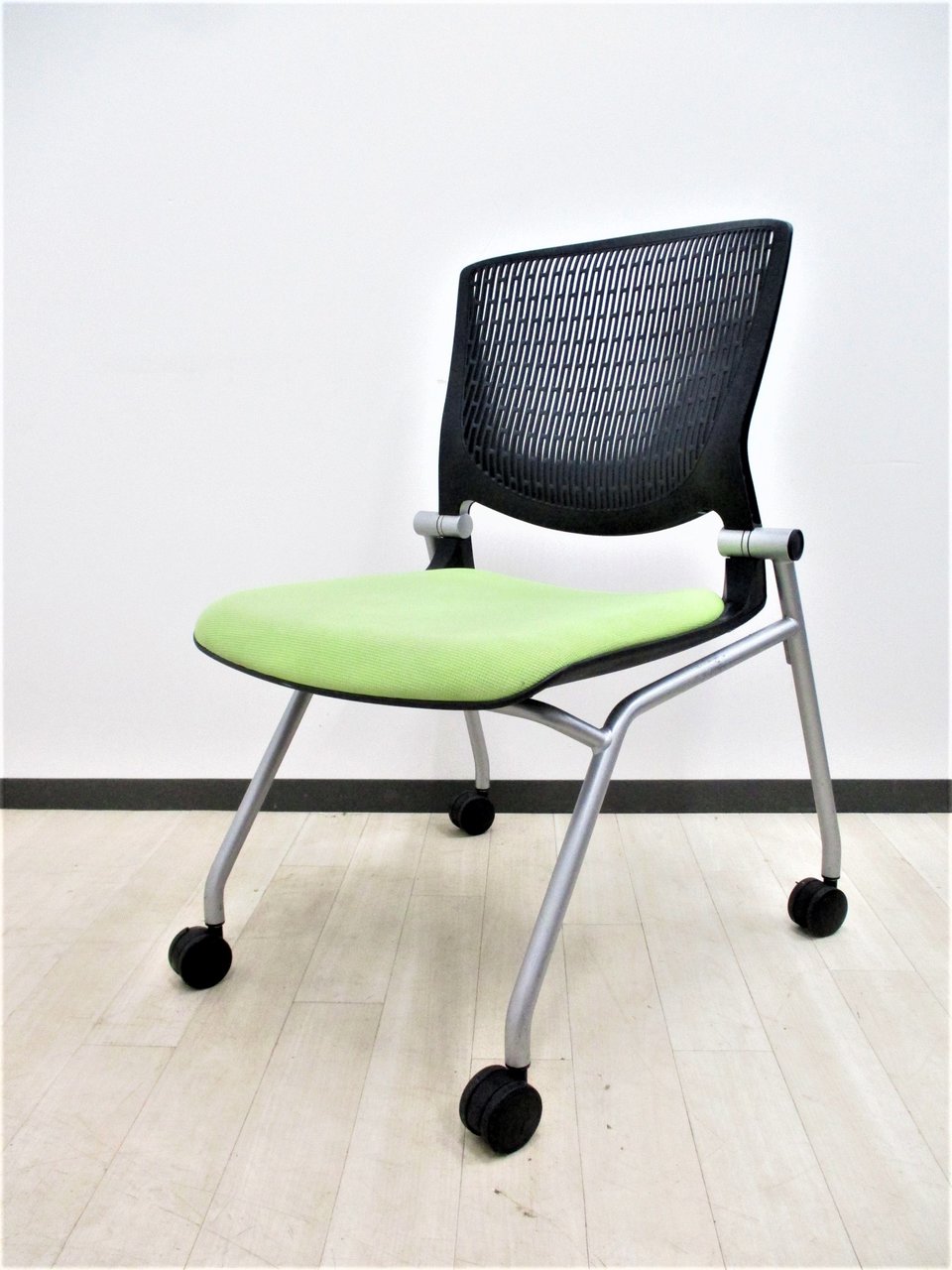 【定価約5万のオカムラ人気シリーズ！】【12脚限定！】
                        グラータ (Grata)
                                    中古
            