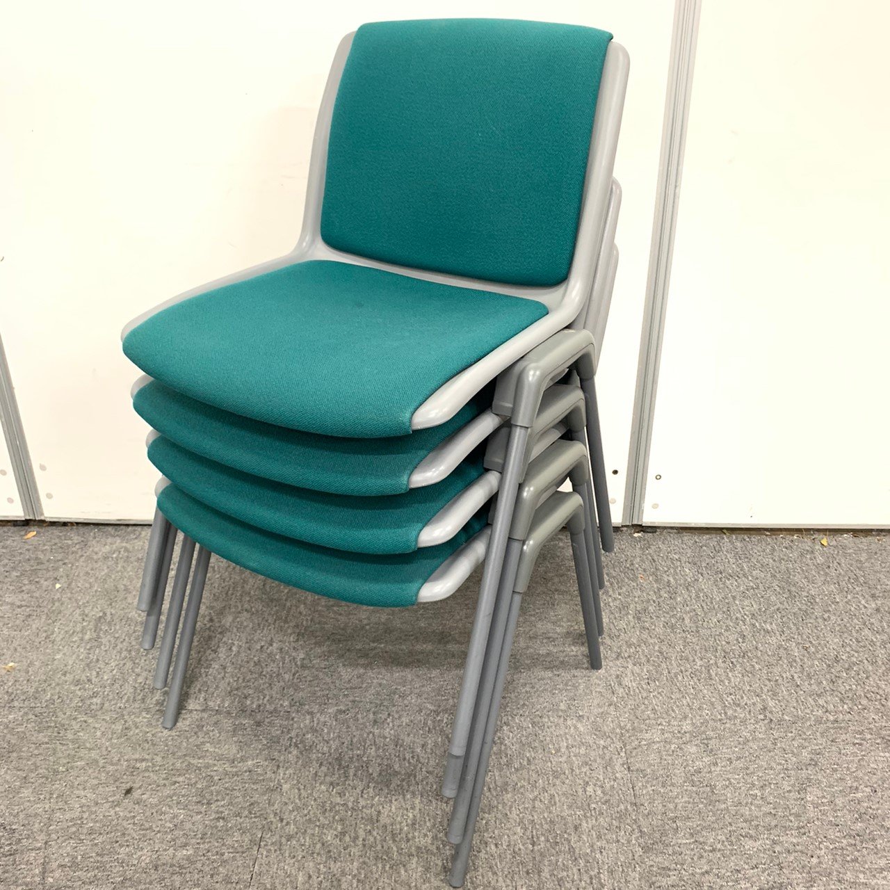 お買い得！！！4脚セット販売！！なんとセット分あります！お買い得！！！5セット分ございます！！
                        その他シリーズ
                                    中古
            