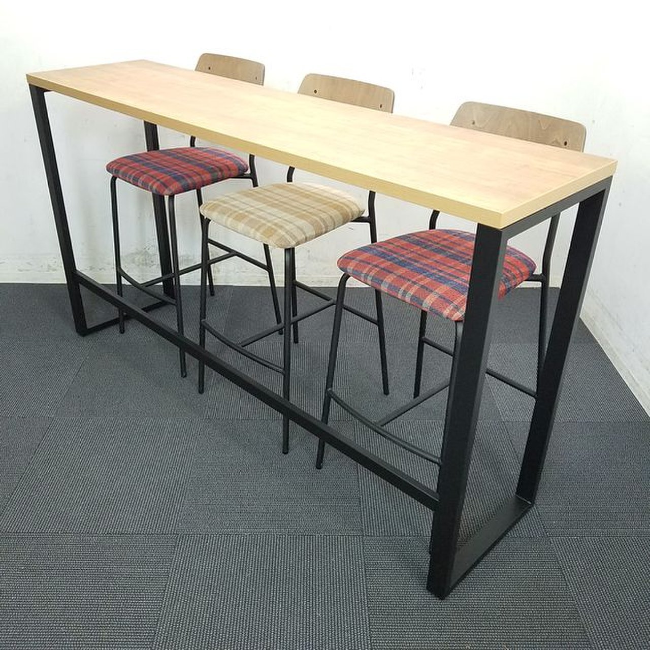 【３月納品までの限定価格】【50％off】【レア】限定1セット！カフェ感覚に空間を演出するお洒落ば商品入荷！中古　ハイカウンター　ハイチェア　リサイクル
                        FT-2400
                                    中古
            