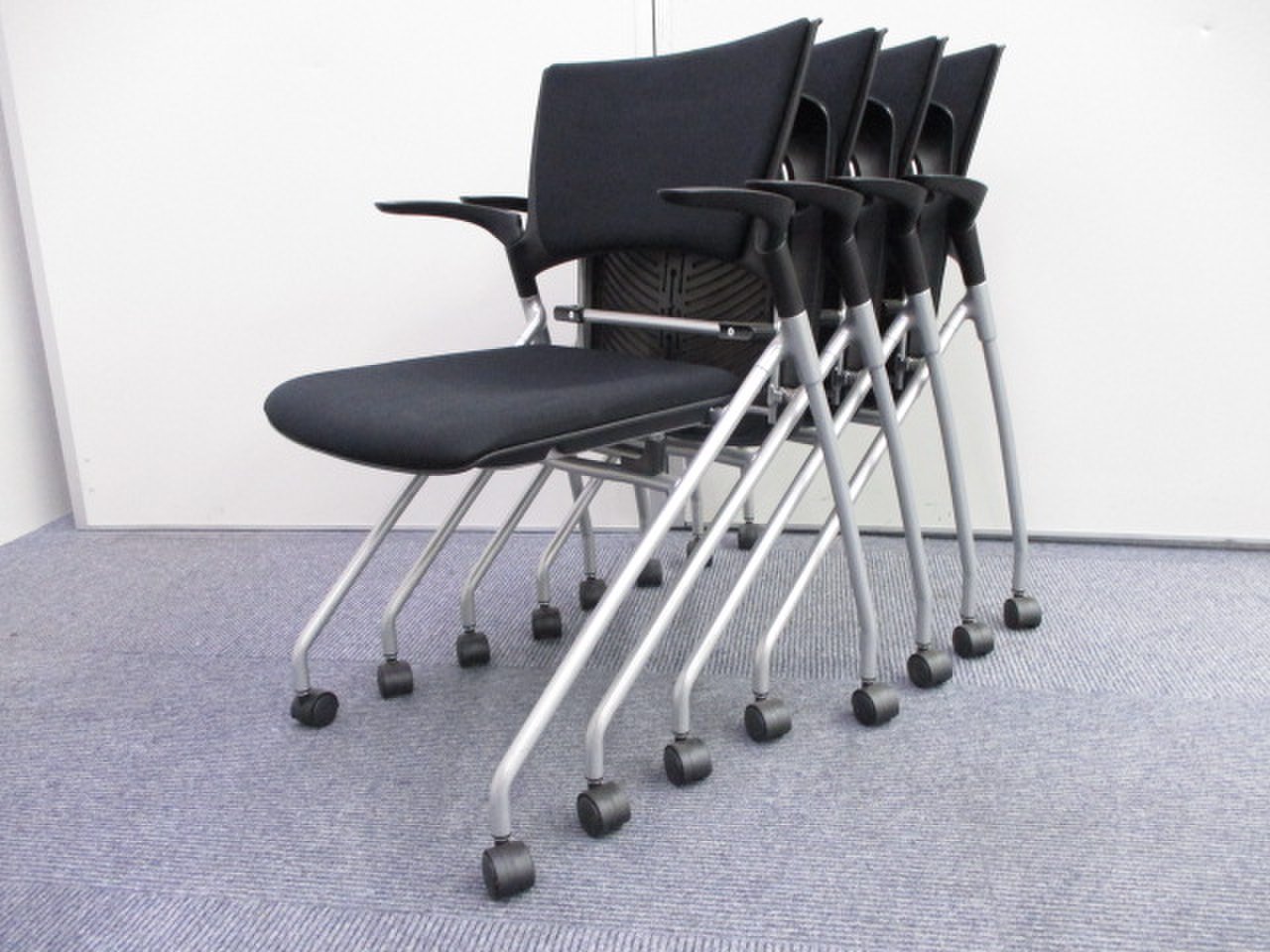 【KS】【限定1セット！】まとめるならこちらがお得！定番のネスティングチェアで揃えましょう！
                        マノス 
                                    中古
            