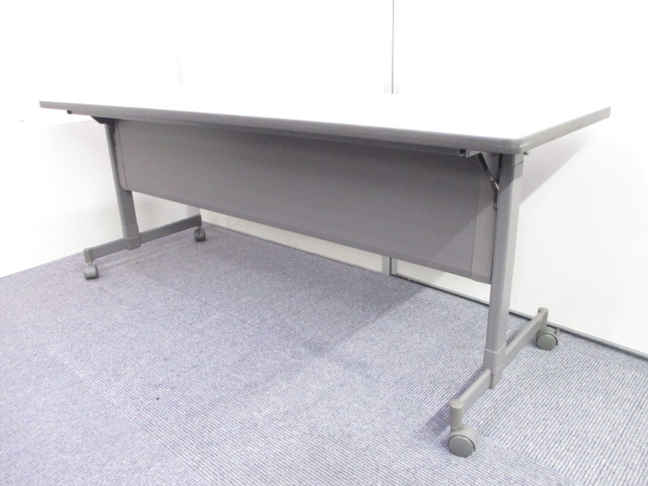 【KS】【残り1台！】幅1800mmのサイドスタックテーブル入荷！　場所が無くても移動や片付け簡単に！
                        600シリーズ 
                                    中古
            