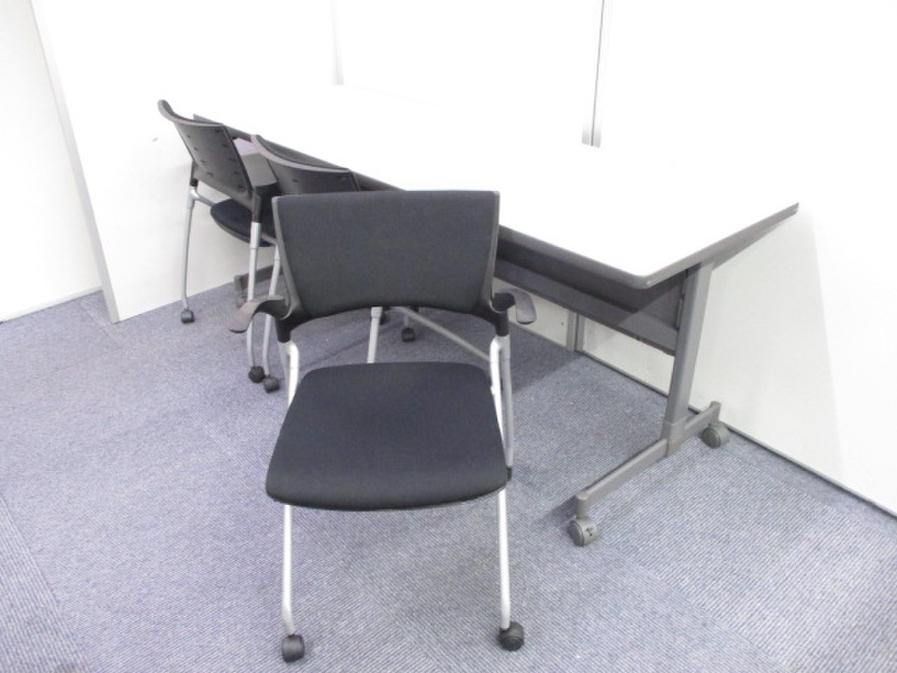 【KS】【ミーティングや作業用に】セットでお得なテーブル＋チェア！室内を色々な用途に使いたい方にも！
                        KT-600シリーズ 
                                    中古
            