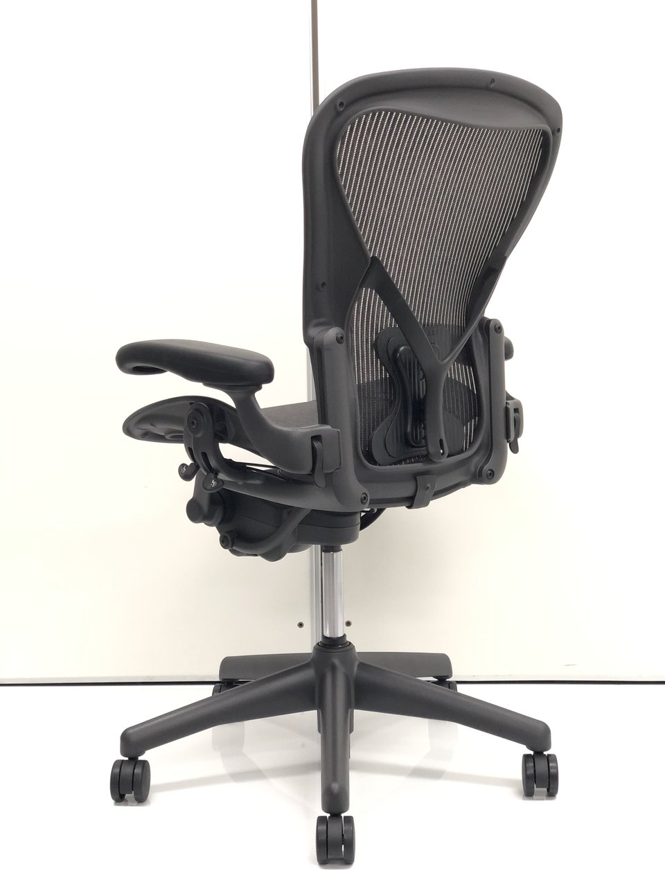 新古品】アーロンチェア Herman Miller/ハーマンミラー 肘付