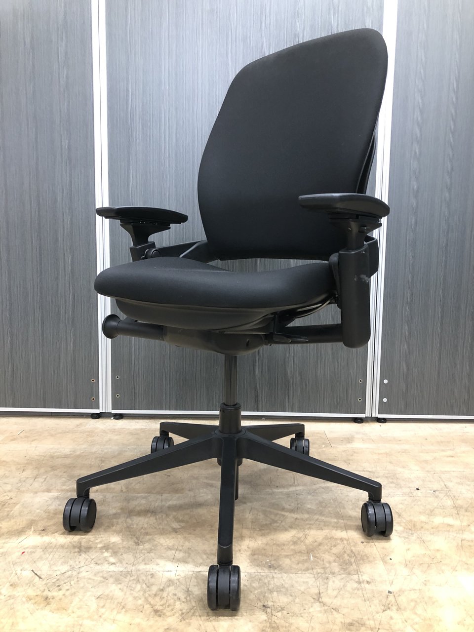 中古】リープV2 Steelcase/スチールケース 肘付ハイバックチェア