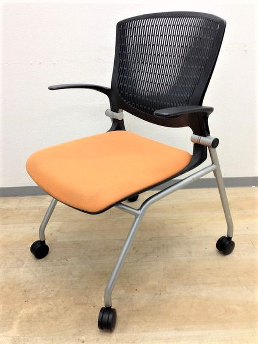 【しっかり座面で腰痛対策】オカムラ製　グラータチェア　明るいオレンジ色
                        グラータ 
                                    中古
            