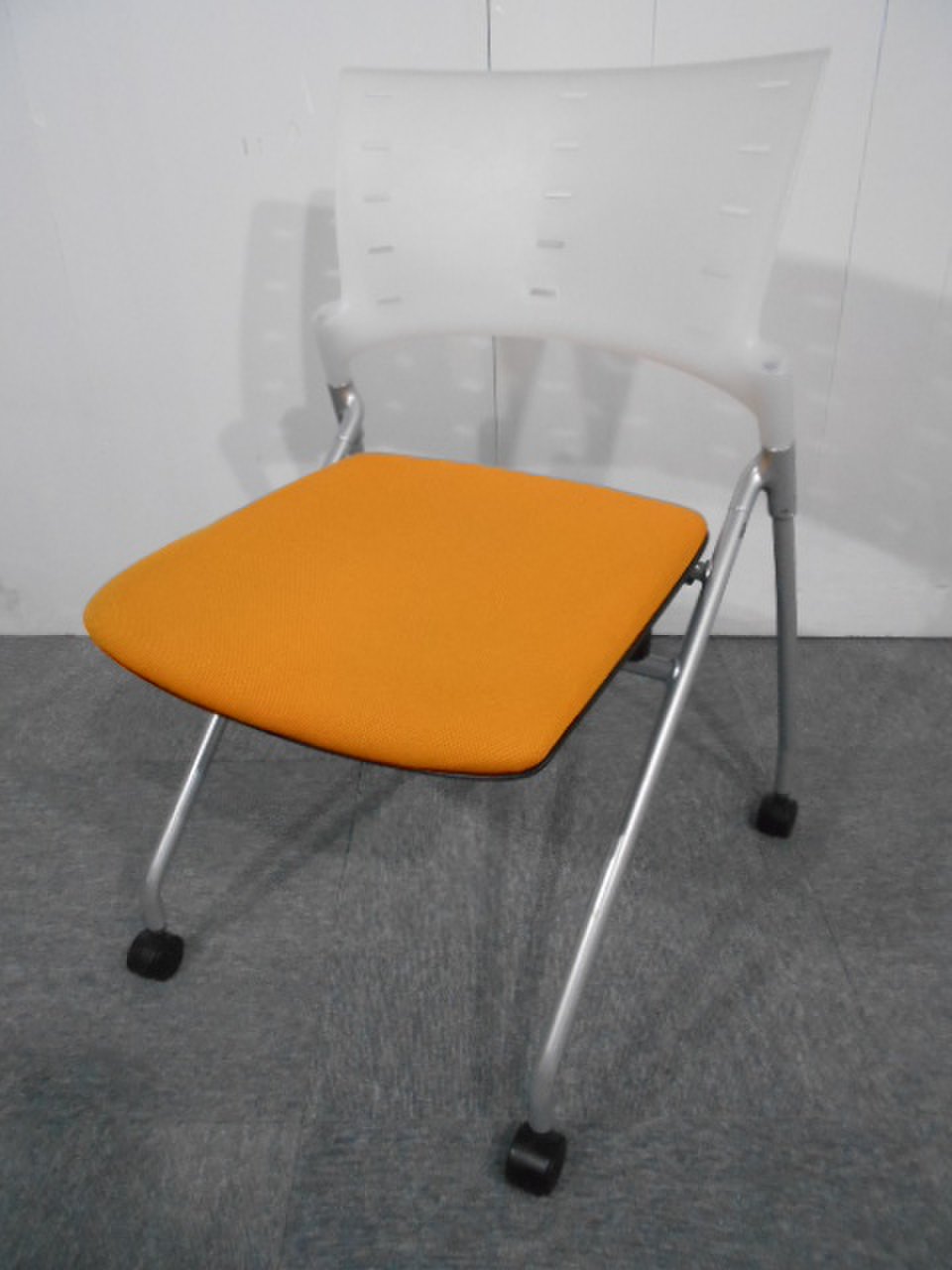 【数量限定】オレンジの定番ミーティングチェアがお買い得【関西倉庫在庫】
                        マノス 
                                    中古
            