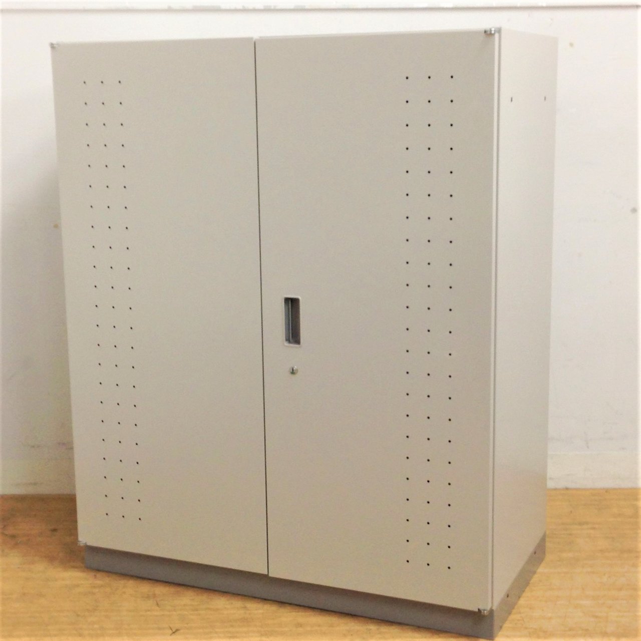 PC・タブレット・端末の保管向け！鍵付き｜保管しながら充電も可能！
                        シンライン 
                                    中古
            