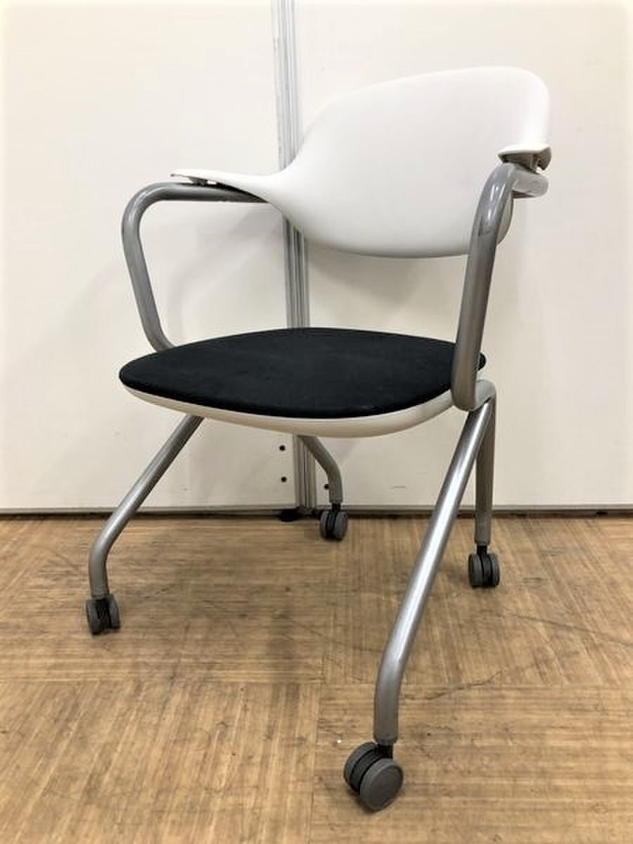 キャスター付きで収納しやすいミーティングチェア【ネスティングタイプ】
                        その他シリーズ
                                    中古
            