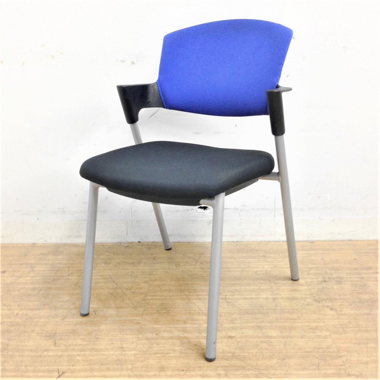 4脚入荷｜会議チェアながらクッション厚めがポイント！コクヨ　プロッティ
                        プロッティ（キャスターなし） 
                                    中古
            