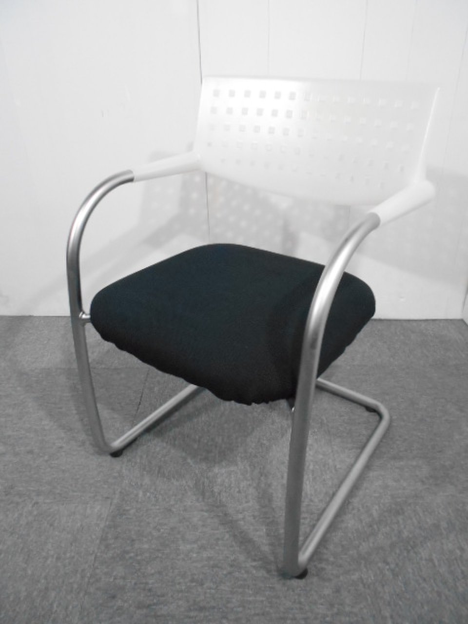 【5脚入荷】ミーティングチェア｜カンチレバータイプ｜ビトラ(vitra)｜ビザビ(visavis)｜おしゃれで座り心地も〇【関西倉庫在庫】
                        ビザビチェア(visavis)
                                    中古
            