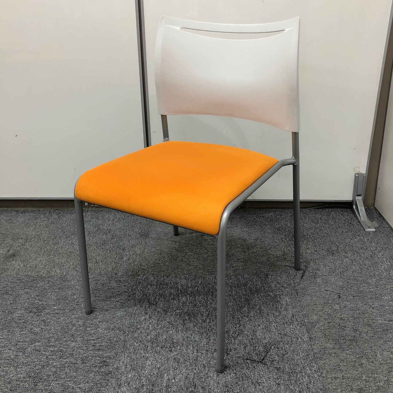 【お得】【2脚限り】座面に薄っすらとれない汚れあり
                        ライタス
                                    中古
            