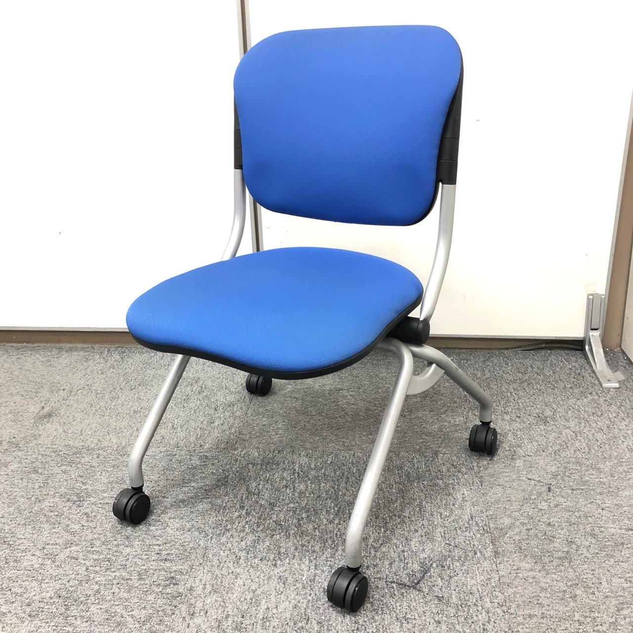 【お得】【入れ替え商品の為　特別価格！！】国内トップメーカー製のネスティングチェア!　シンプルデザインであわせやすい
                        トーションライン 
                                    中古
            