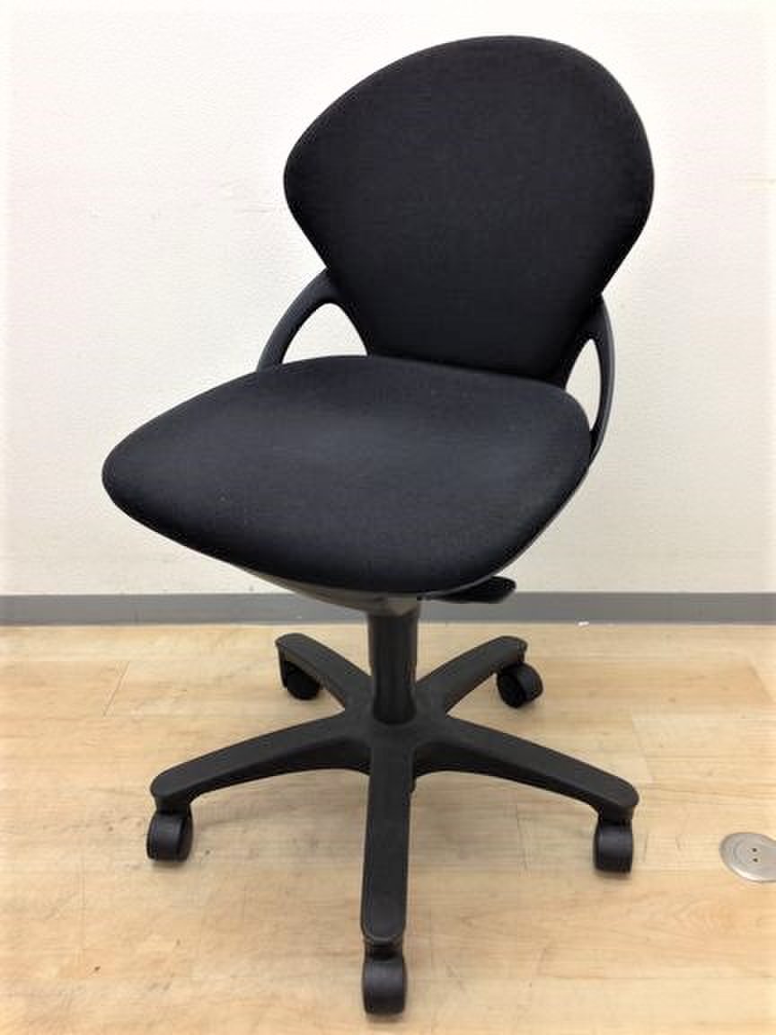 【限定1脚】コンパクトサイズなのでミーティングスペースや休憩室にも！
                        プレーゴ 
                                    中古
            