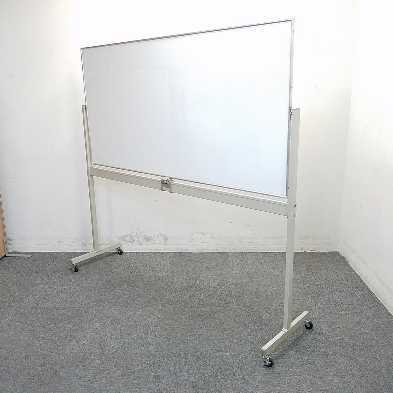 【1台入荷！】研修や会議用におすすめ！キャスター付きで移動もらくらく
                        その他シリーズ
                                    中古
            