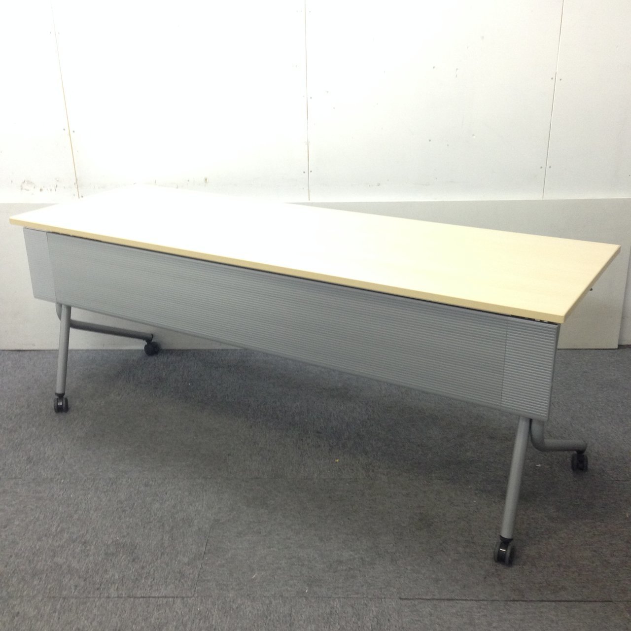 【ロット入荷！】使い勝手抜群のサイドスタックテーブルが大量入荷致しました！
                        その他シリーズ
                                    中古
            