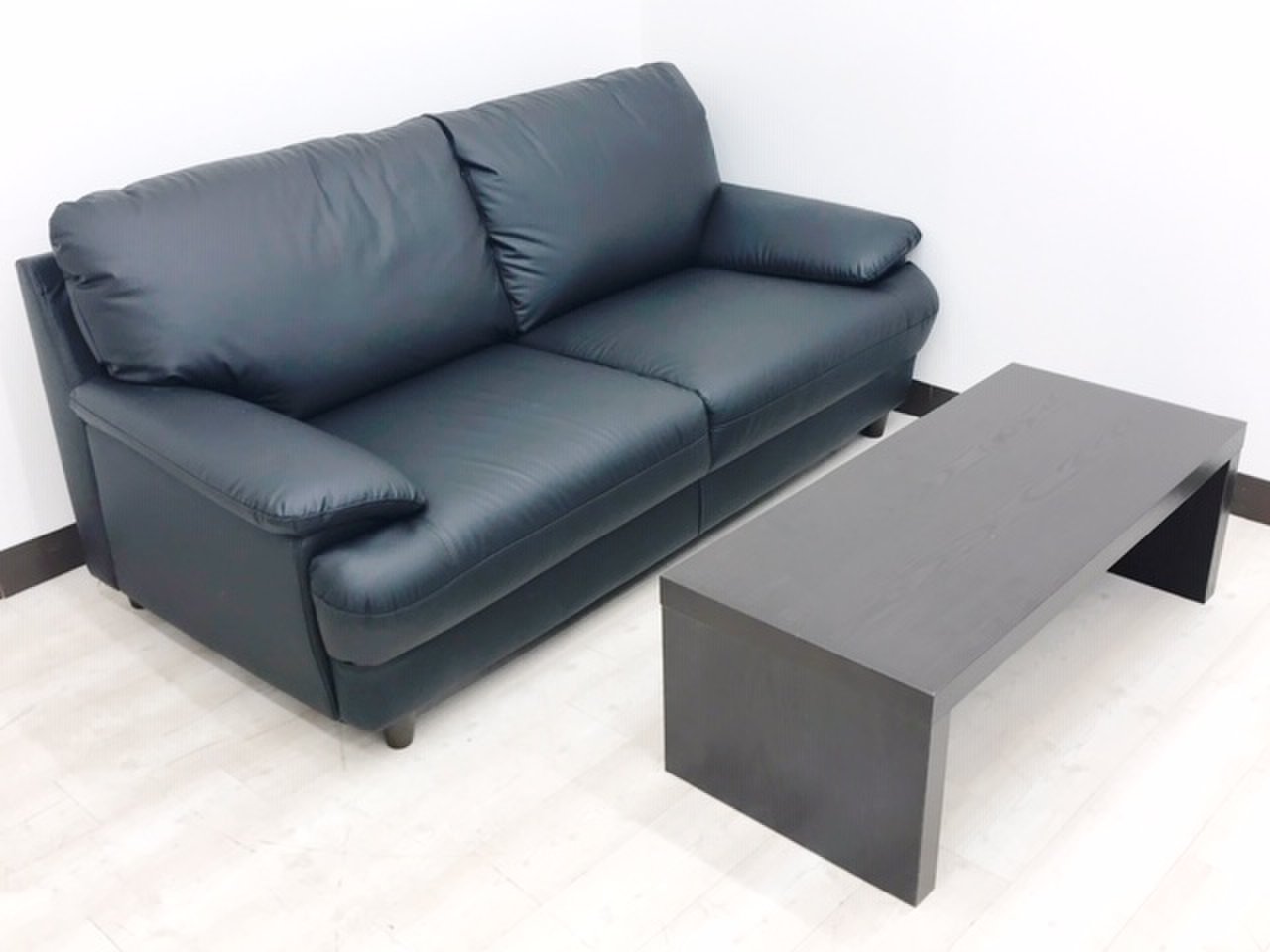 【期間限定値引き中!1月30日までの購入の方のみ】【通常26,000円がこの価格に!】応接セット　待合スペースにお勧め!
2人用ソファとテーブルのセットです!【RP】
                        その他シリーズ
                                    中古
            