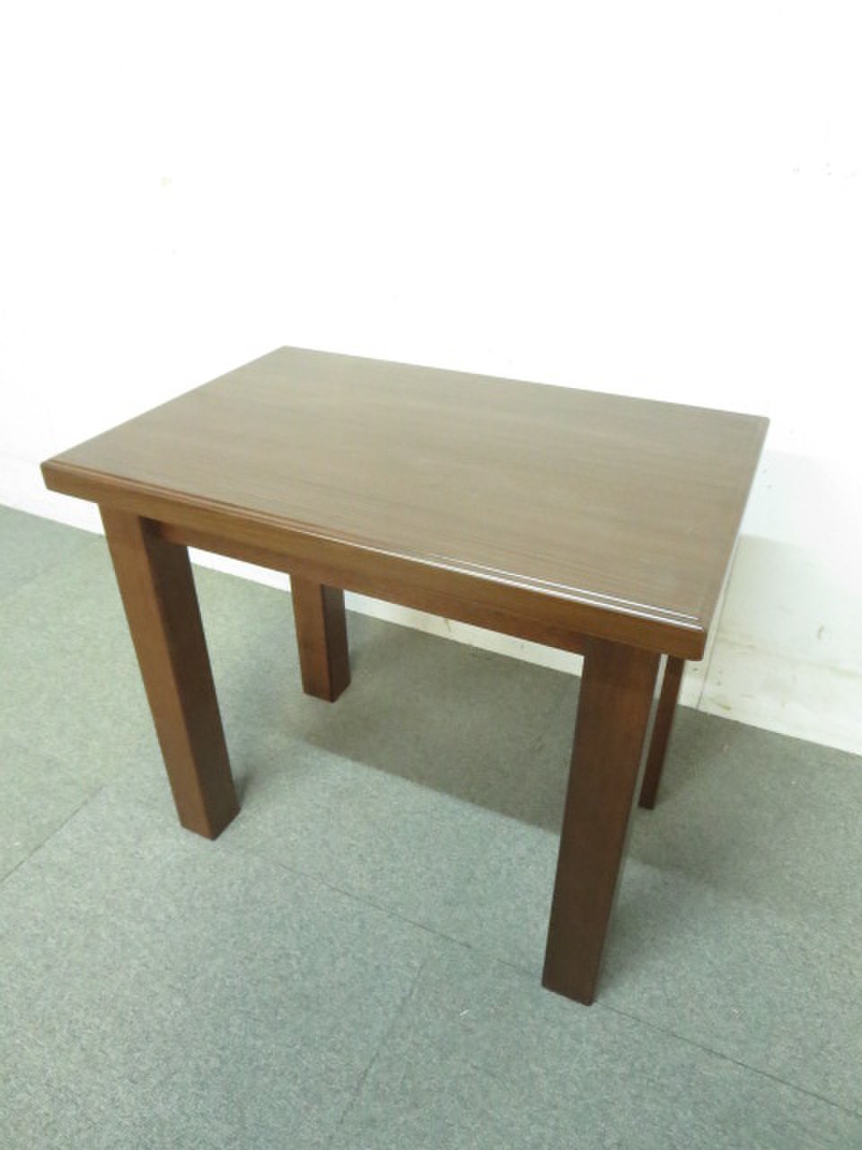 【コンパクトに設置！】■オカムラ製　応接用木製サイドテーブル　ブラウン
                        S17 応接 
                                    中古
            