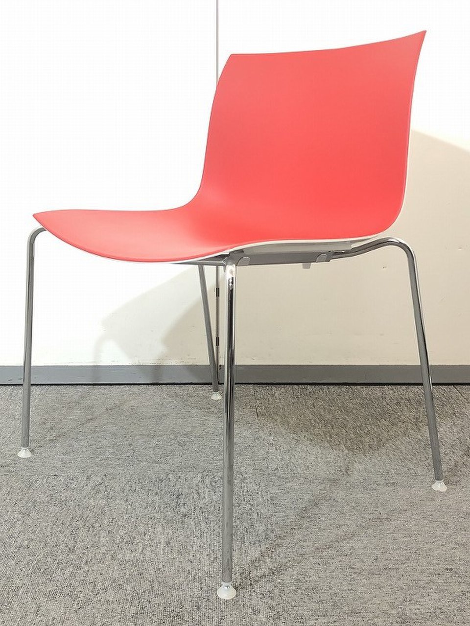 【激レア商品！！】【イタリア製】の【デザイナーズ家具】arper（アルペール）が入荷！！空間で映えるレッドカラー！！
                        その他シリーズ
                                    中古
            