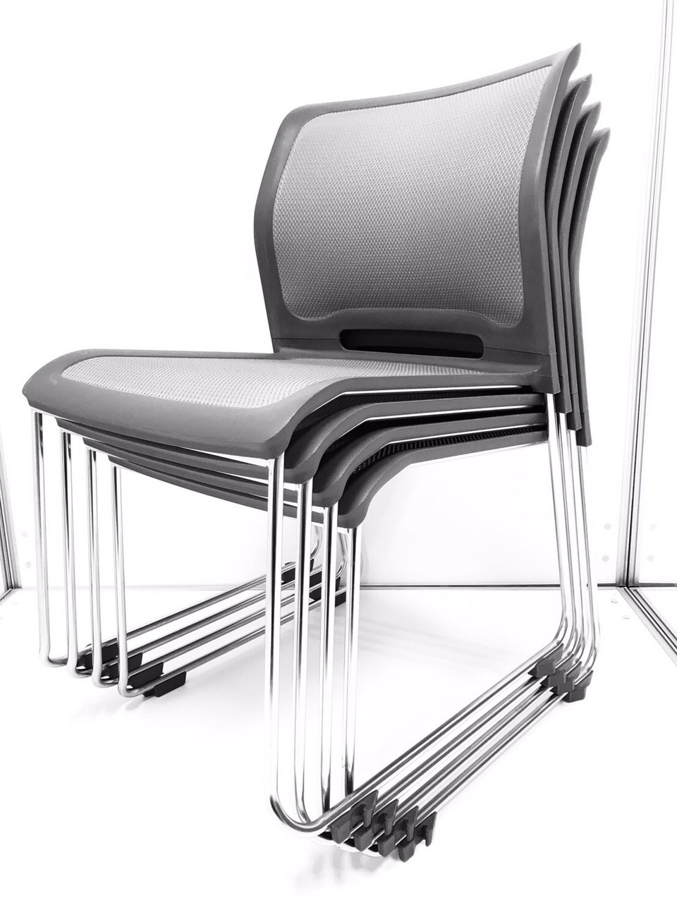 【セット商品に伴い、5%オフにて】背面・座面ともにすべてがメッシュ！　◆コクヨ製　◆スタッキングチェア　◆グレー
                        ウィティ 
                                    中古
            