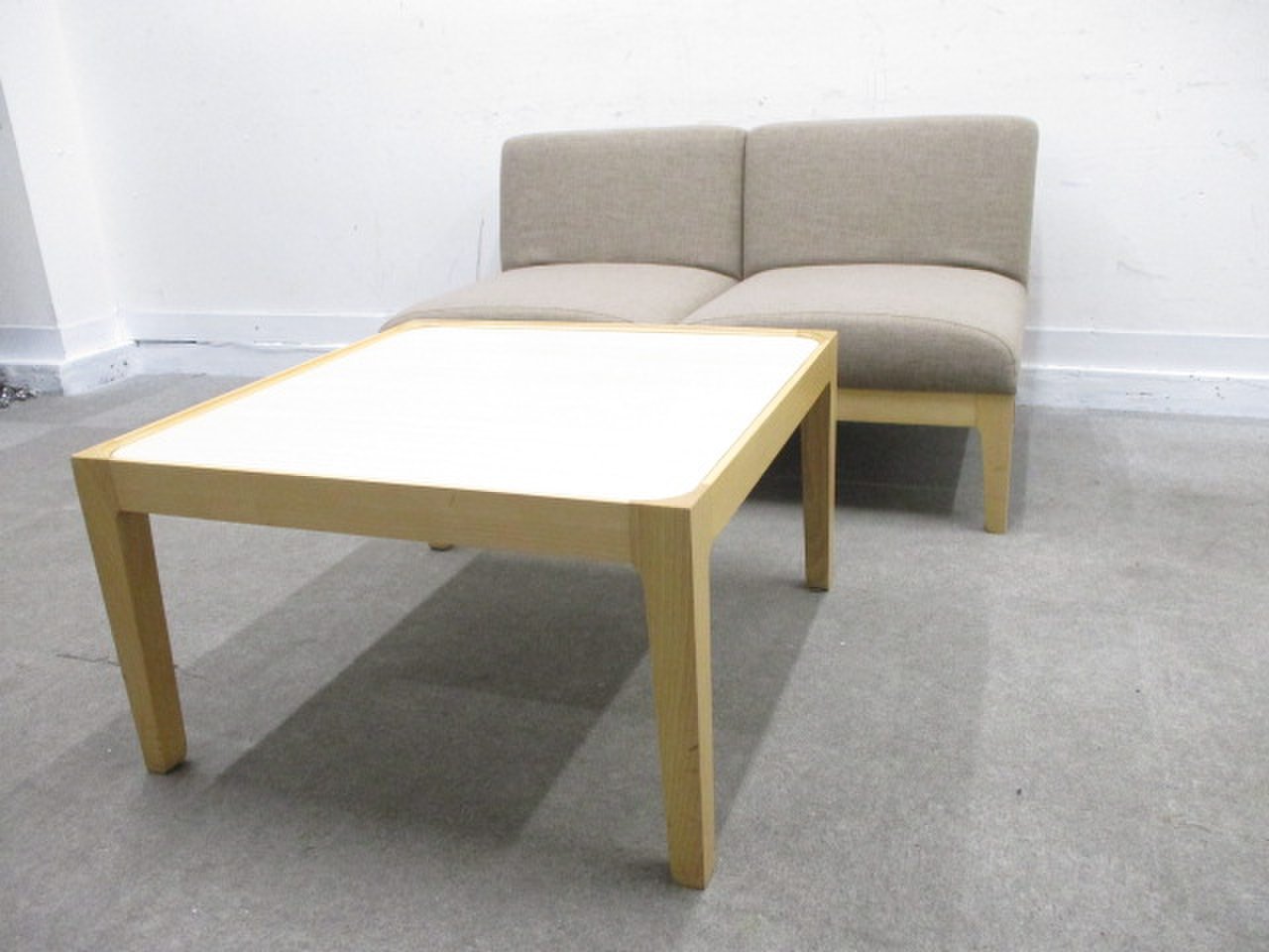 【KS】【2人用ソファーとテーブルのセット！】ご家庭のリビングに如何でしょう！
                        その他シリーズ
                                    中古
            