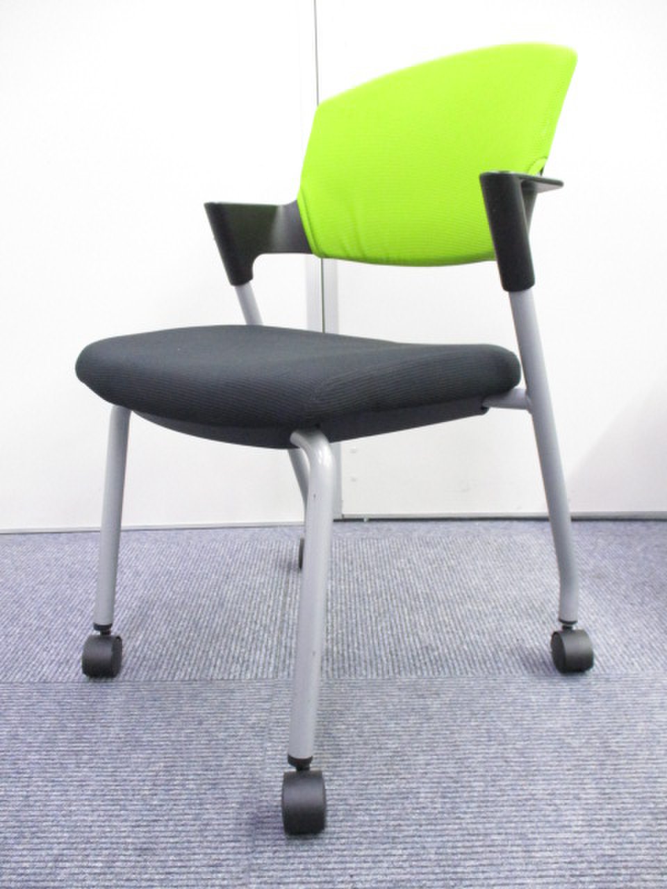 【KS】【今売れている商品！】【30脚揃います！】会議室・研修室のチェアをお探しの方・入れ替えを検討されてる方必見商品！！
                        プロッティ（キャスター付） 
                                    中古
            