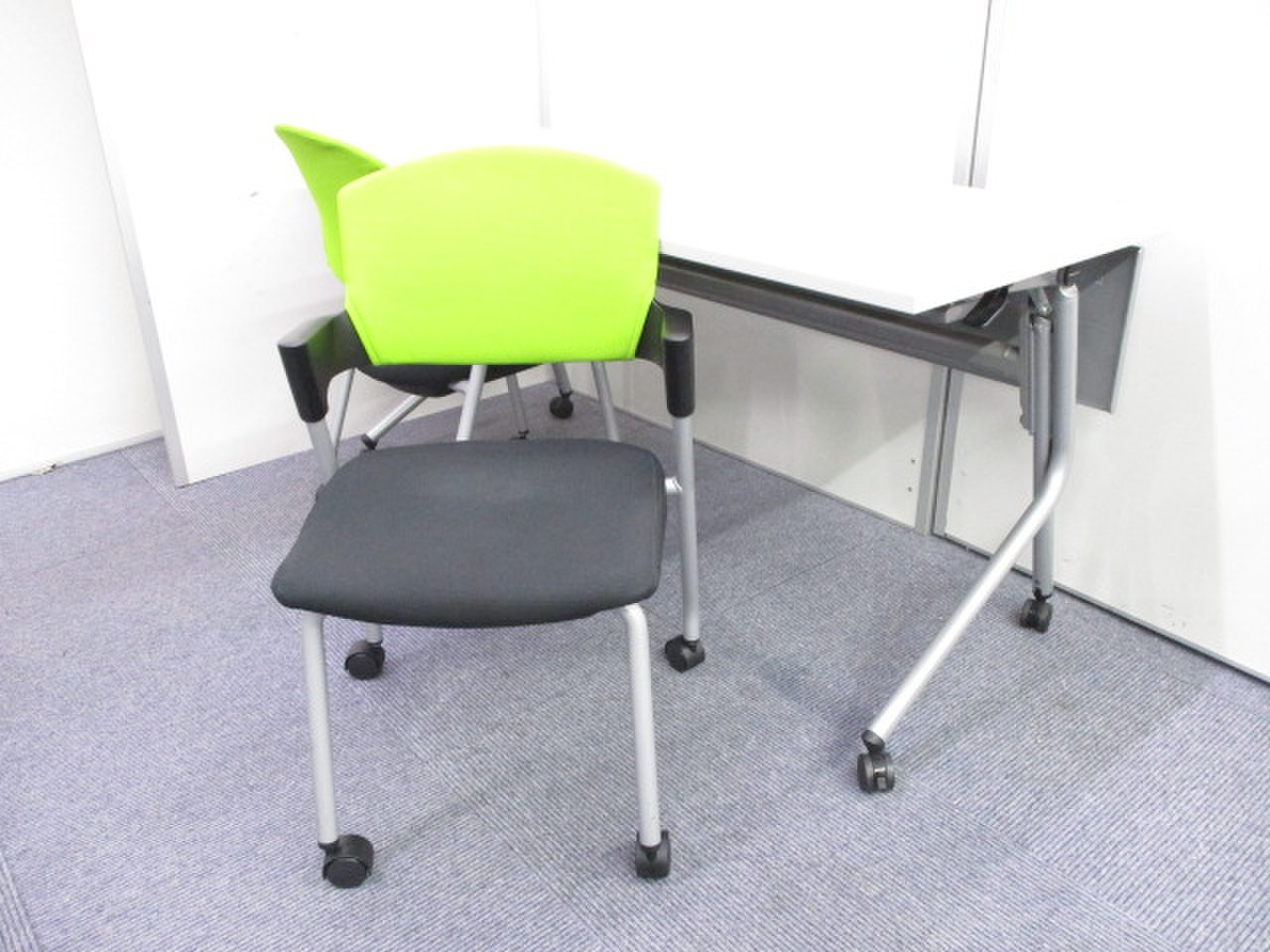 【KS】【テーブル＋チェアのセット】これがあればミーティングスペースの出来上がり！
                        ネスティア 
                                    中古
            