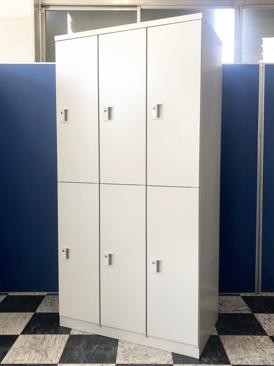 人気の6人用ロッカー！限られたスペースで増員時に重宝します！オカムラ製
                        KZ-Ⅱ
                                    中古
            