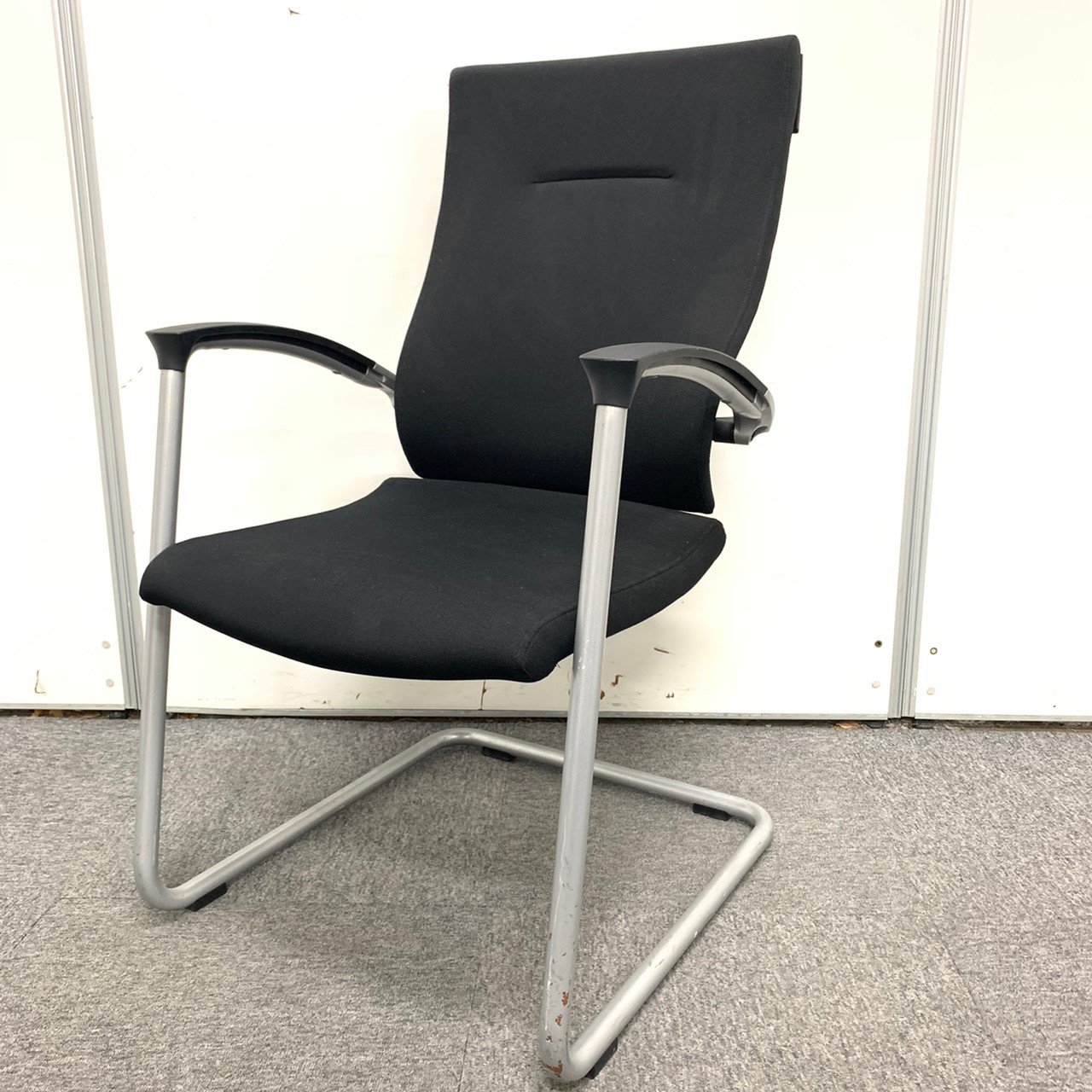 レア商品☆　あの高級シリーズのスピーナチェアが限定１脚入荷！【キャンティレバー脚タイプ】
                        スピーナ（エラストマー） 
                                    中古
            