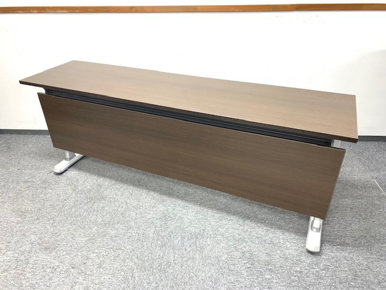 【6台入荷！】シンプルな薄型キャスターと4輪ロックとオートリリース機構を搭載！
                        KT-920シリーズ
                                    中古
            