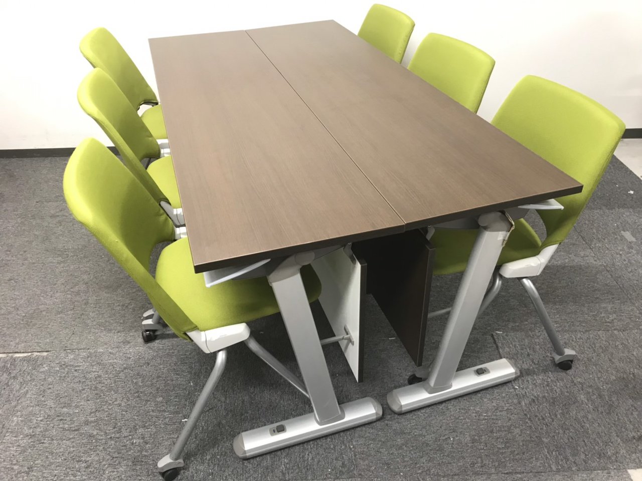 テーブルセット｜６名用｜会議室や休憩室に最適なお洒落家具
                        その他シリーズ
                                    中古
            