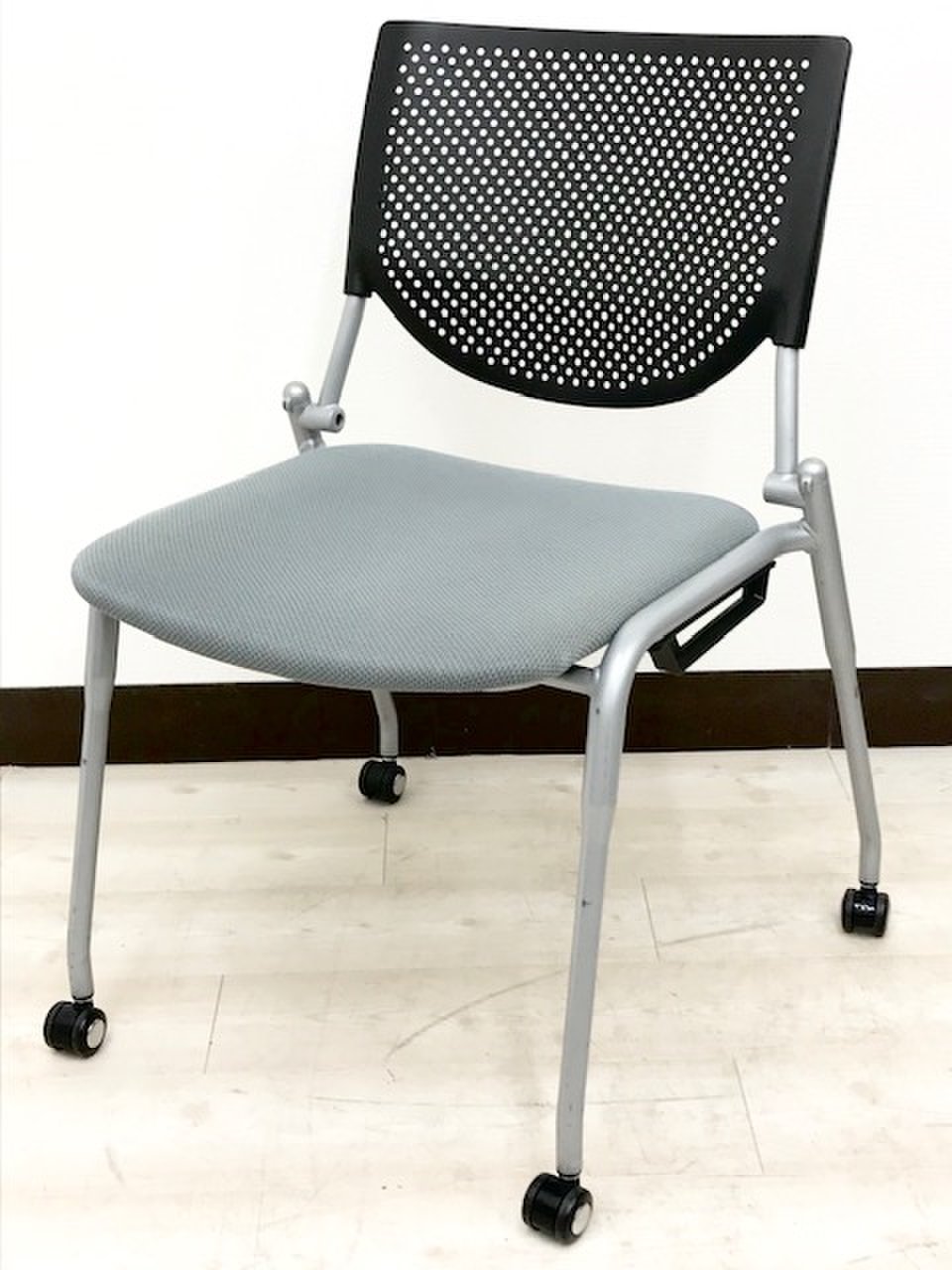 【数が揃うのはコレ！】
縦に重ねて省スペース！
小型キャスター付きで移動楽々！【RP】
                        プロスタック 
                                    中古
            