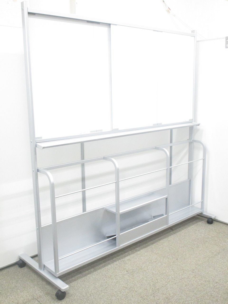 【珍しいスライドタイプ！】コクヨのホワイトボードはこれが定番【幅1800mmのホワイトボード】
                        その他シリーズ
                                    中古
            