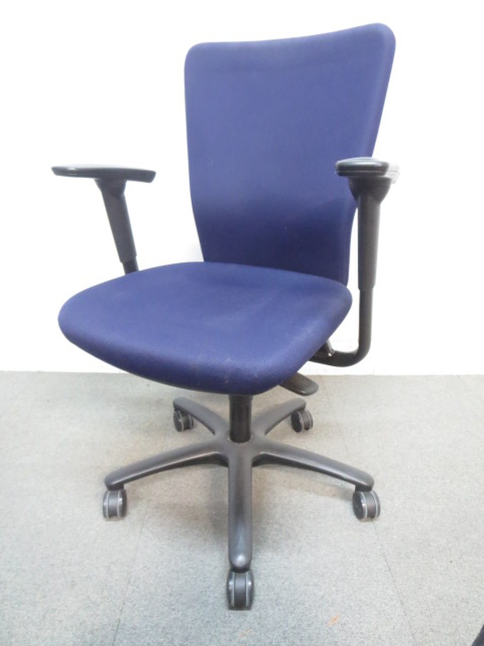 【ハイバックタイプ入荷！】■オカムラ製　カロッツァチェア　可動肘付　ハイバック【お値下げ品】
                        カロッツァ 
                                    中古
            