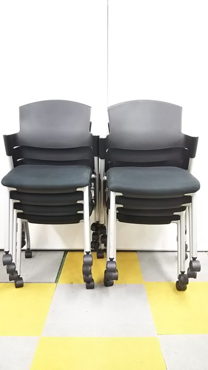 【持ち帰り可能】【8脚セット購入15％OFF！】キャスター付きで使いやすいブラックカラーです！
                        プロッティ（キャスター付） 
                                    中古
            