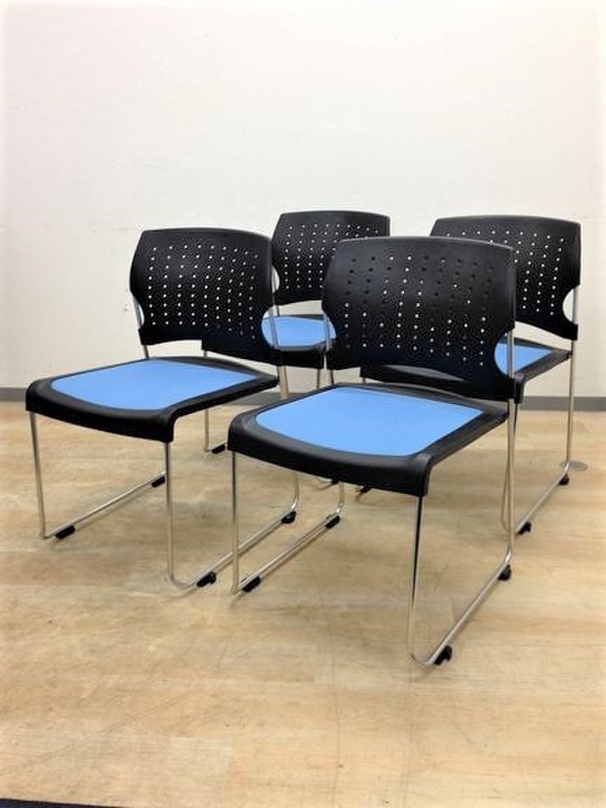 【4脚セットでお買い得！】コクヨ製のスタッキングチェア【長時間のミーティングにもおすすめです！】
                        プレド 
                                    中古
            