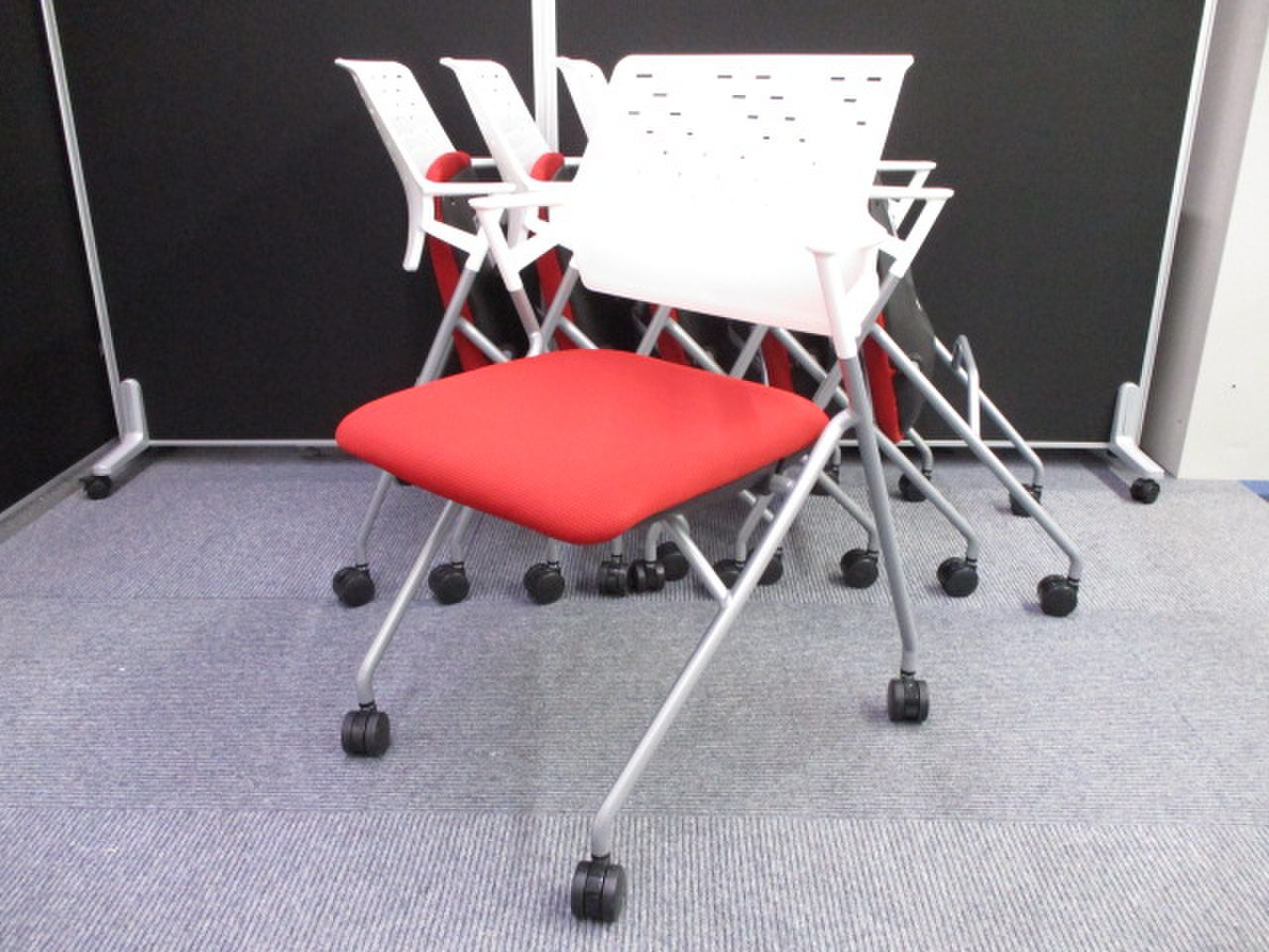 【KS】【6脚セット！】揃いでお探しならセットがお得！コクヨミーティングチェア
【ネスティングタイプ】
                        ピエガ（背樹脂タイプ） 
                                    中古
            