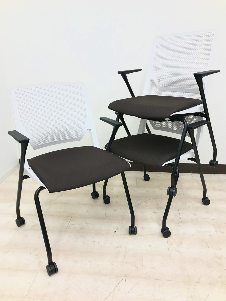 【在庫入替特価】お得な3脚セット！　肘掛け付きで腕も疲れにくい！　【RP】
                        ベリー 
                                    中古
            