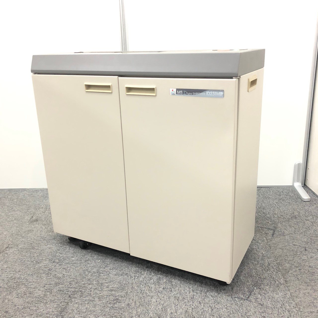 【コンパクトサイズで人気が高いシュレッダー入荷！！】明光商会　業務用　


                        IDシリーズ 
                                    中古
            