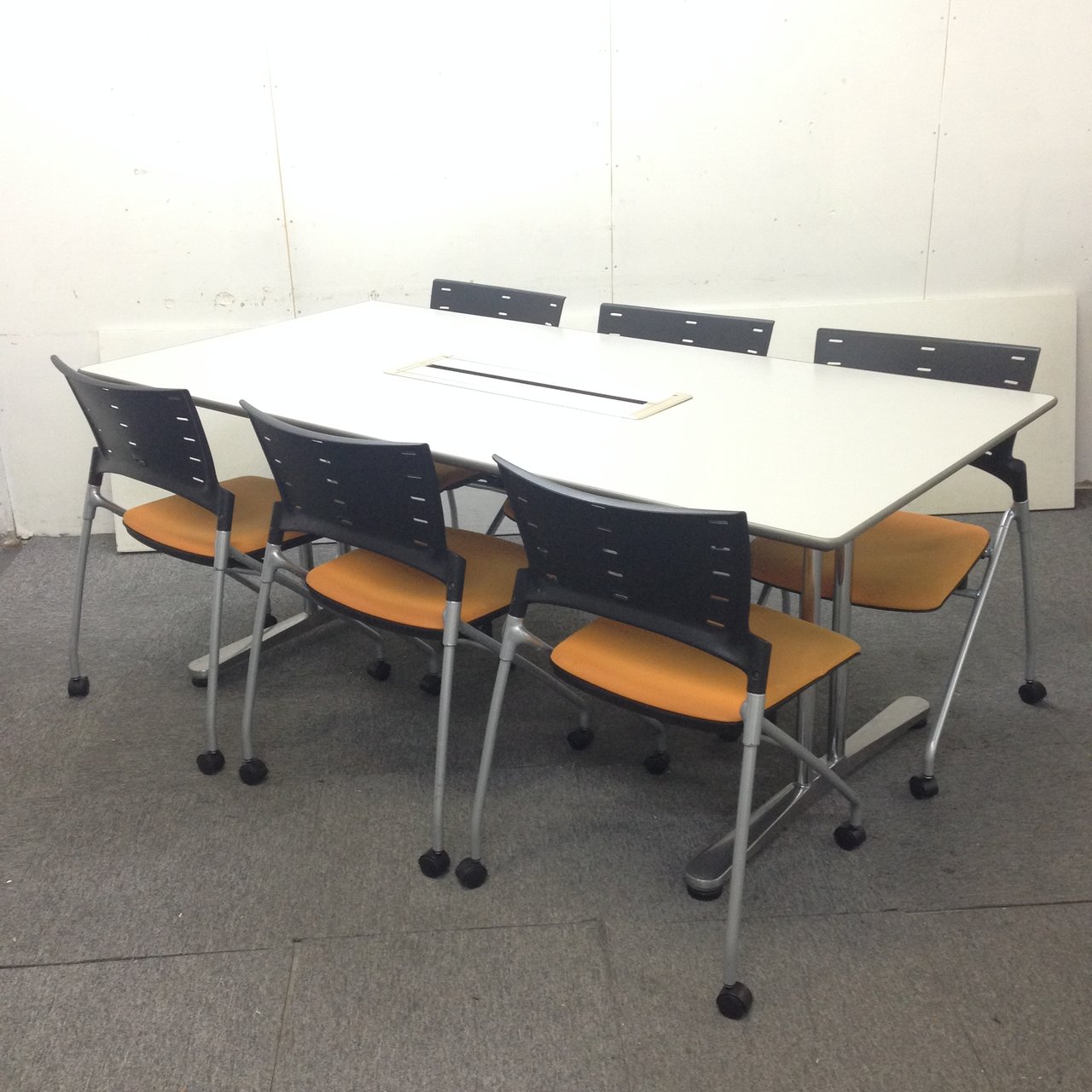 【チェアテーブルセット】高級テーブルがセットでお得になります！
                        インターレイス 
                                    中古
            