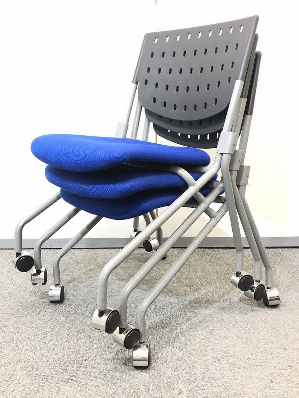 【3脚纏め売りです！！】セットの方がお得に手に入る！！
                        その他シリーズ
                                    中古
            