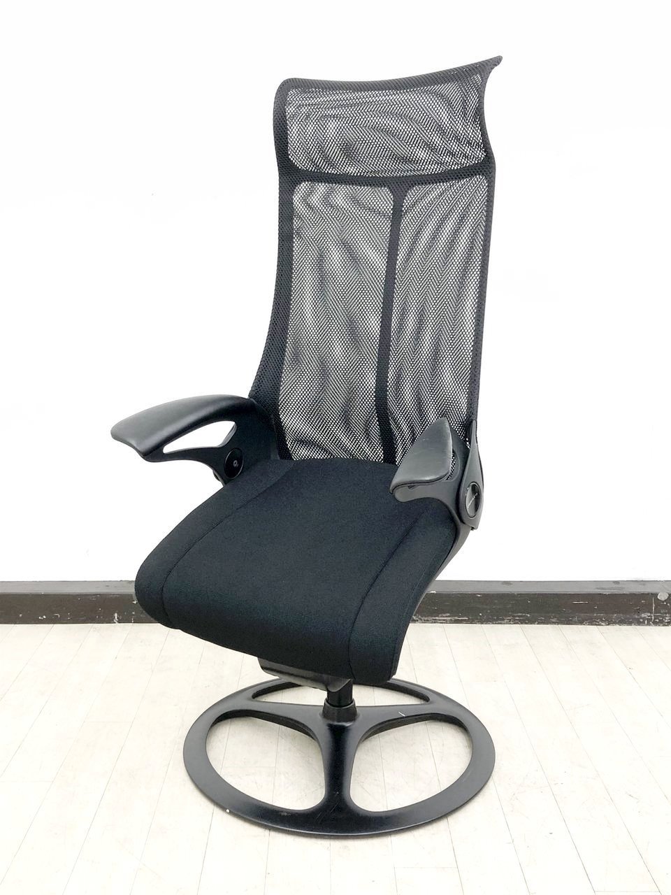 【在庫入替の為お安くなりました】
ご自宅用にも！体格に合わせて変形！！包み込まれる座り心地。お持ち帰りオカムラ/leopard/レオパード/黒/ハイグレードチェア/ハイバックメッシュ

                        レオパード 
                                    中古
            