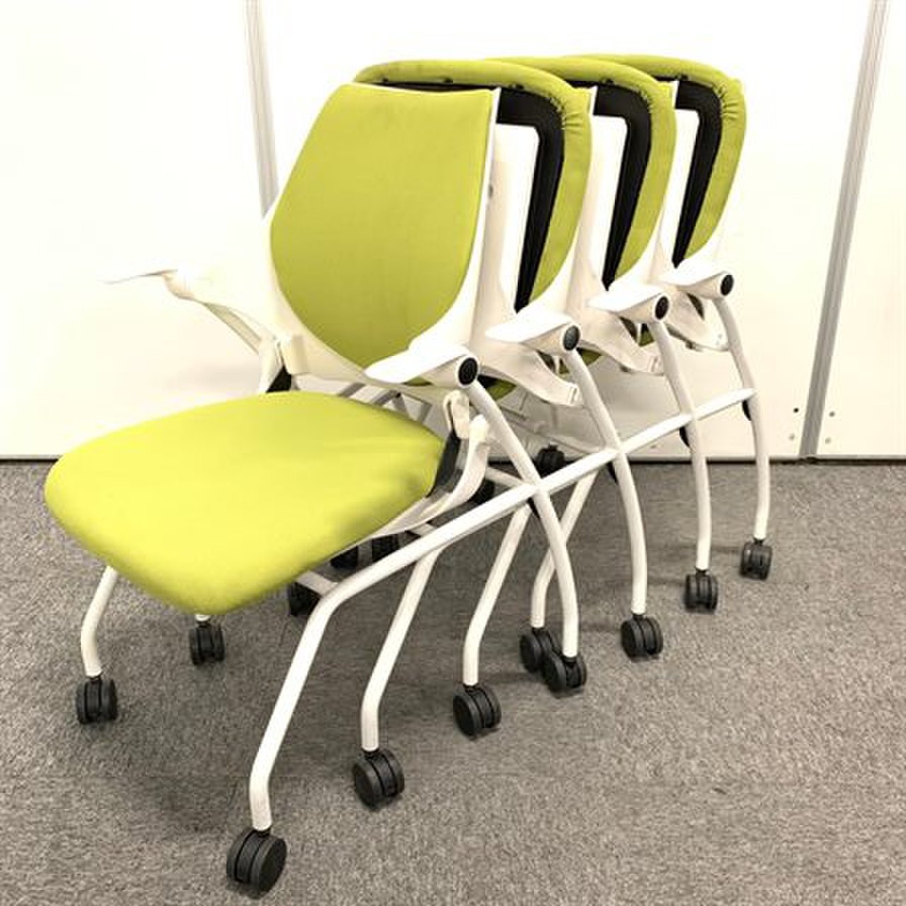 【4脚セット】体の動きを阻害しない設計！快適シーティング！【AK在庫】
                        イプサ 
                                    中古
            