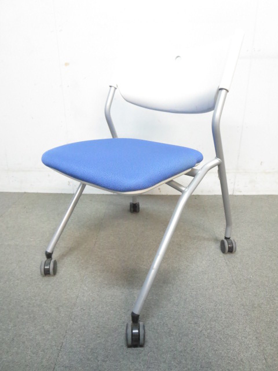 【コレはお買い得！】■プラス製　ネスティングチェア　ブルー
                        PT シリーズ 
                                    中古
            