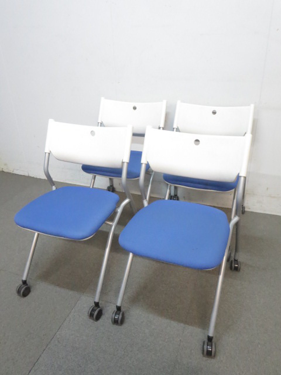【4脚セット！】プラス製！スタッキングチェア！【ブルー！】
                        その他シリーズ
                                    中古
            