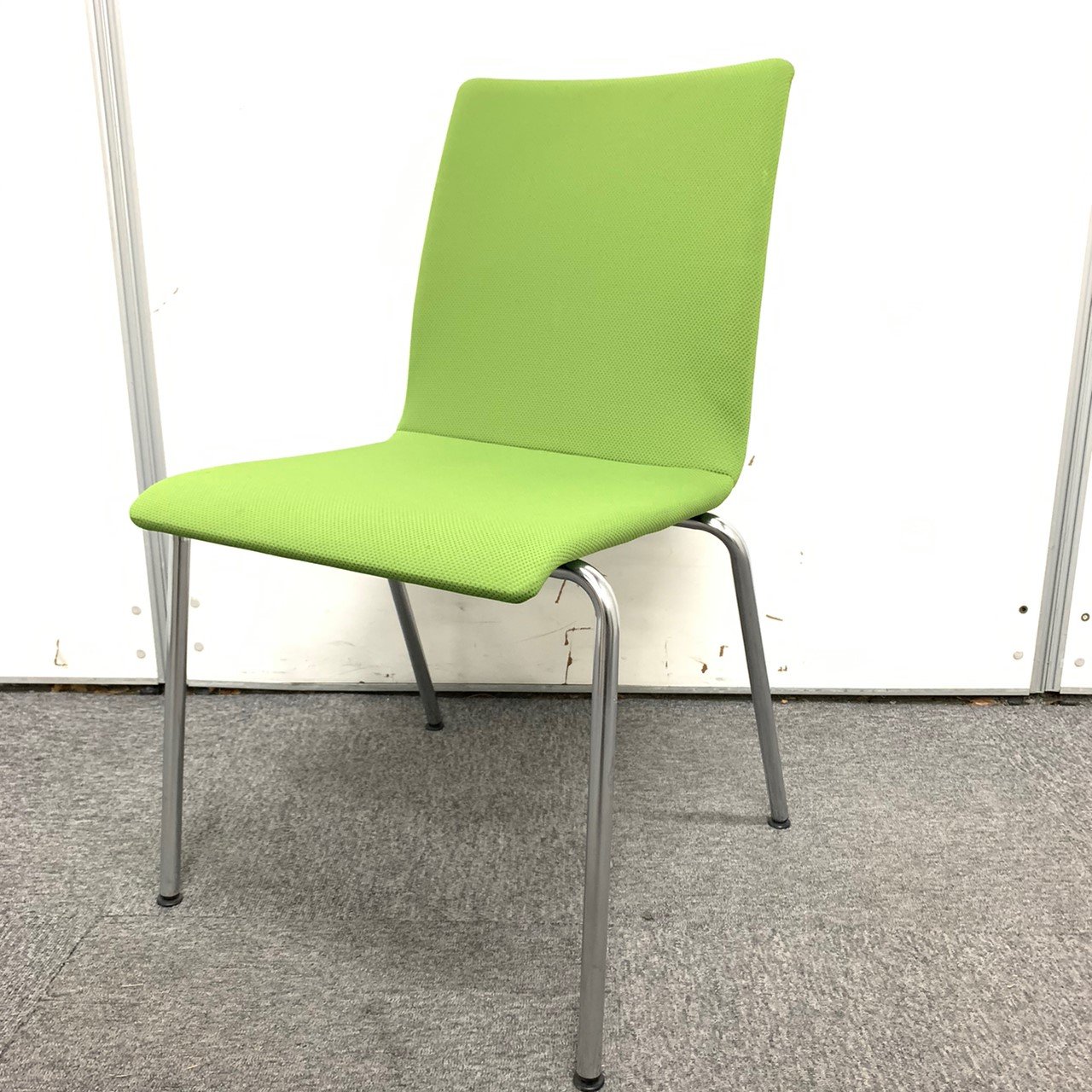 状態良好のスタッキングチェア！鮮やかやグリーン！【オカムラ製】※４脚のみ
                        その他シリーズ
                                    中古
            